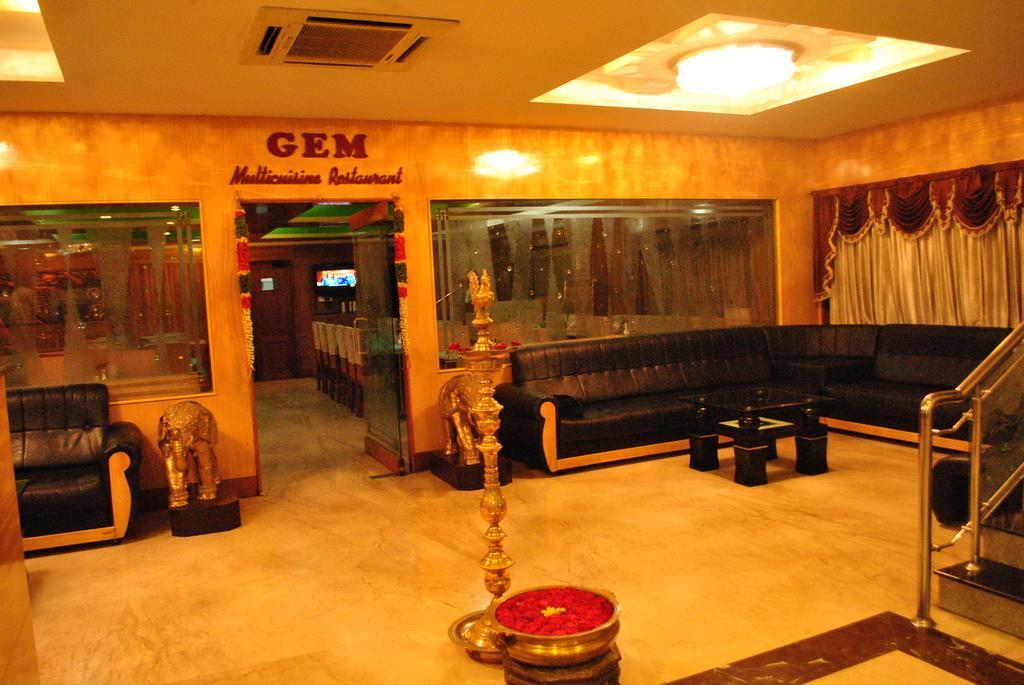 Hotel Sona'S Tiruchirappalli Extérieur photo