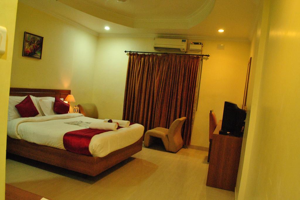 Hotel Sona'S Tiruchirappalli Extérieur photo
