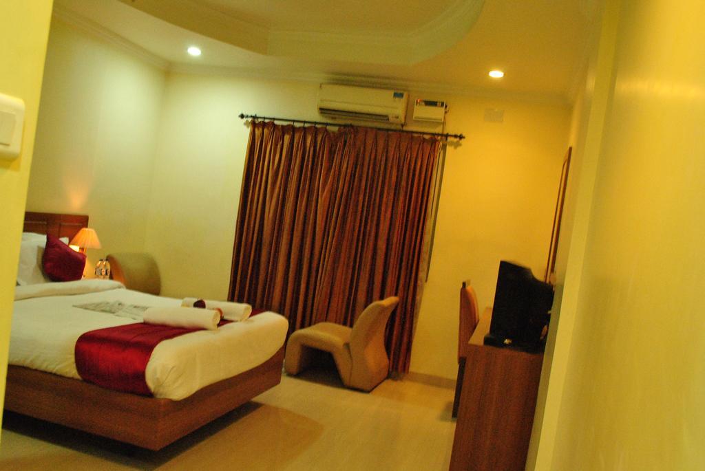 Hotel Sona'S Tiruchirappalli Extérieur photo