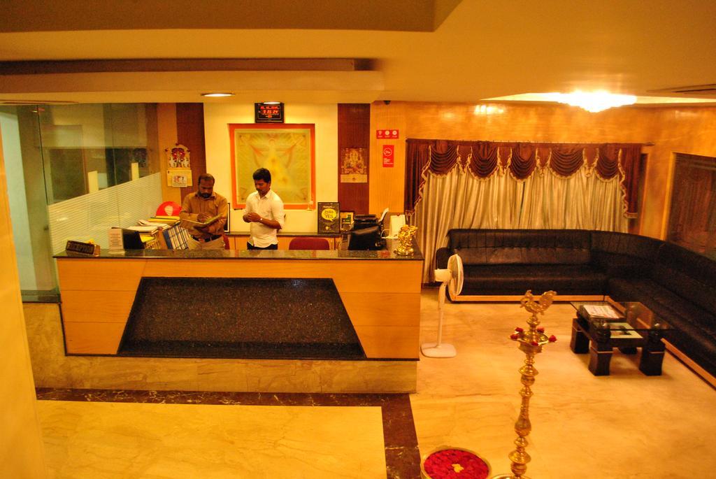 Hotel Sona'S Tiruchirappalli Extérieur photo