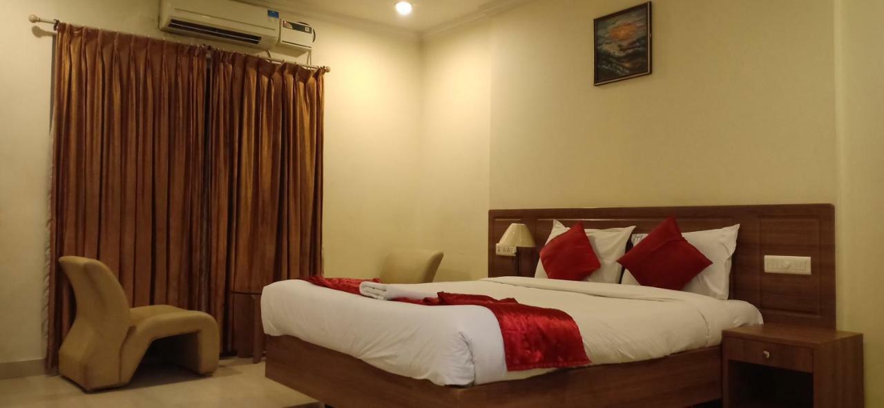 Hotel Sona'S Tiruchirappalli Extérieur photo