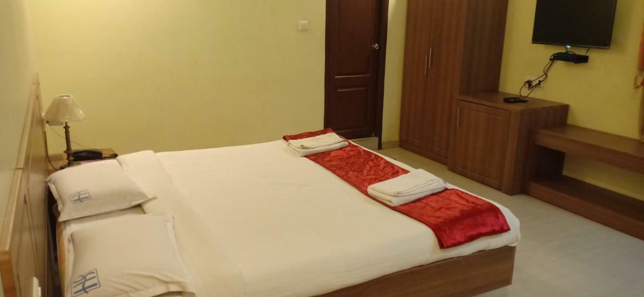 Hotel Sona'S Tiruchirappalli Extérieur photo
